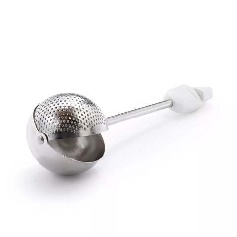 OXO Baker’s Dusting Wand