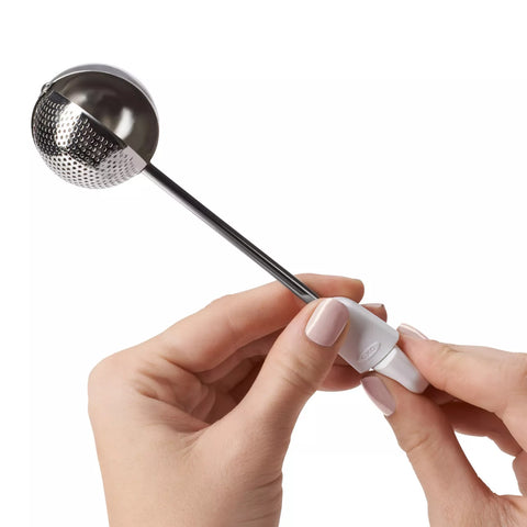 OXO Baker’s Dusting Wand